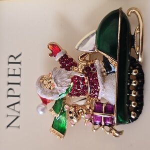 NAPIER BRAND WOMEN'S BEAUTIFUL FUN GOLDTONE CHRISTMAS SANTA SLEIGH PIN BROOCH